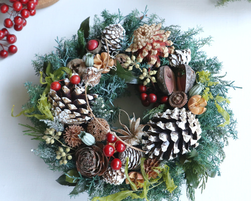 木の実いっぱいなクリスマスリース リース viento 通販 19741949