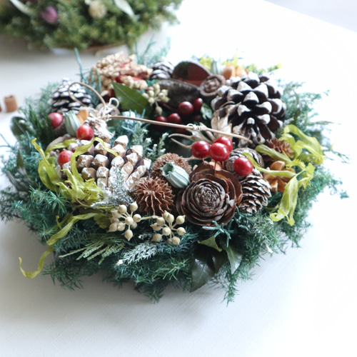 木の実いっぱいなクリスマスリース リース viento 通販 19741949
