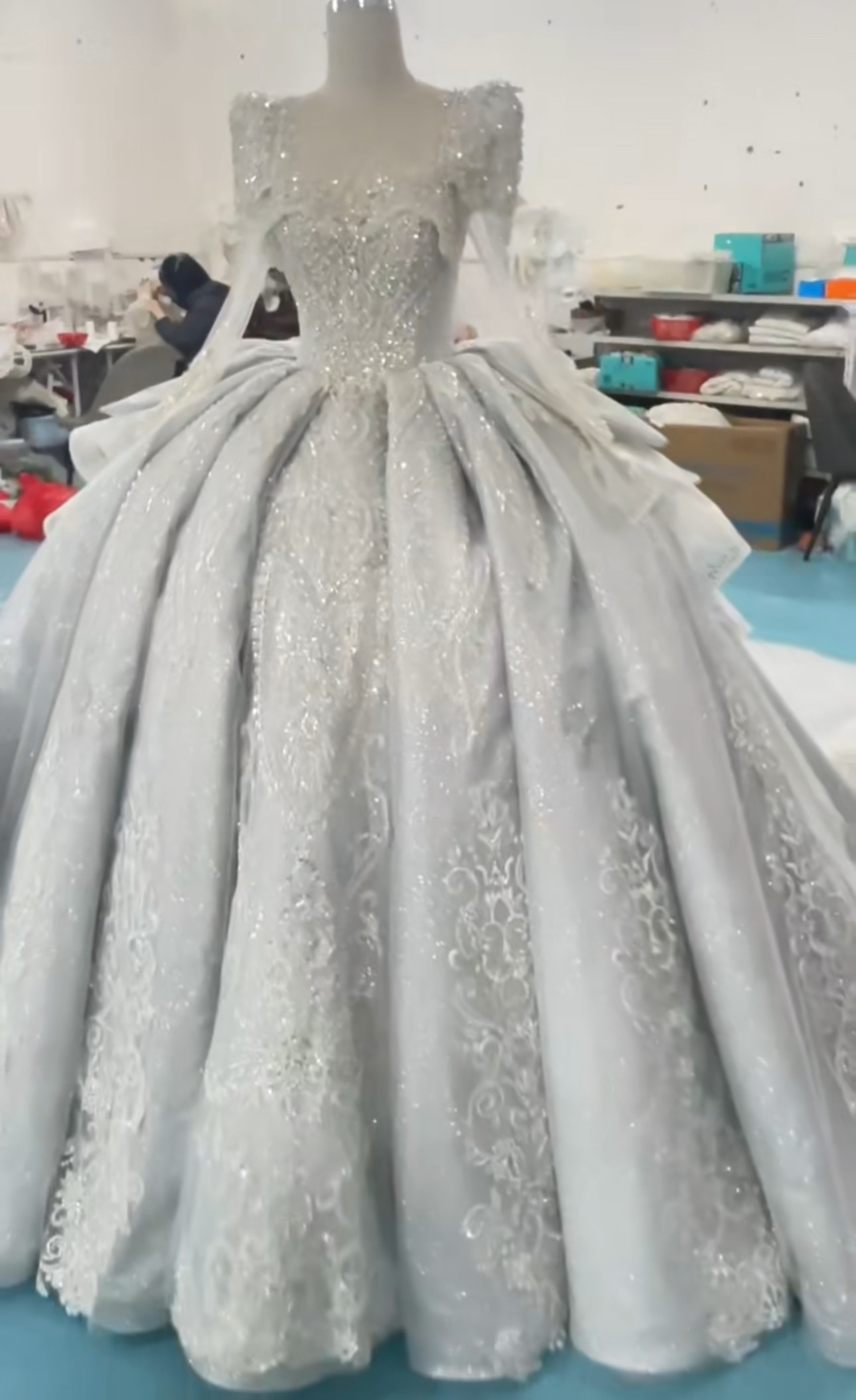 高級感溢れる　スクエアネック　シルバーブルー　ラメ入り　上品　編みあげ　背中空き　韓国スタイル　プリンセスライン前撮り