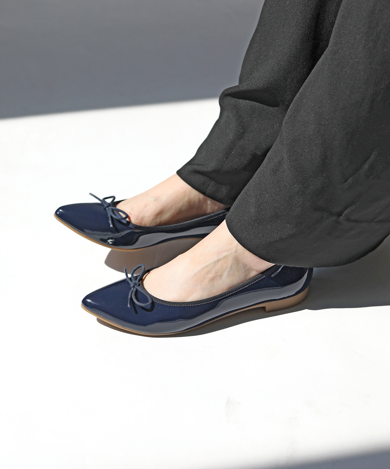 【日本製/軽量】雨の日も晴れの日も活躍する！大人かわいいリボンのポインテッドトゥレインパンプス【22.5-24.5】