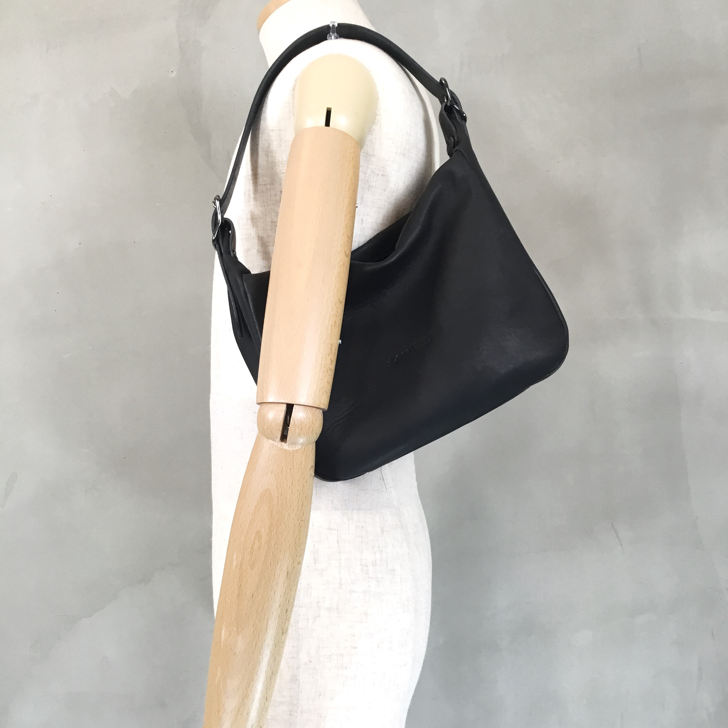 小ぶりな2wayバッグ／ボートショルダー／-LESS