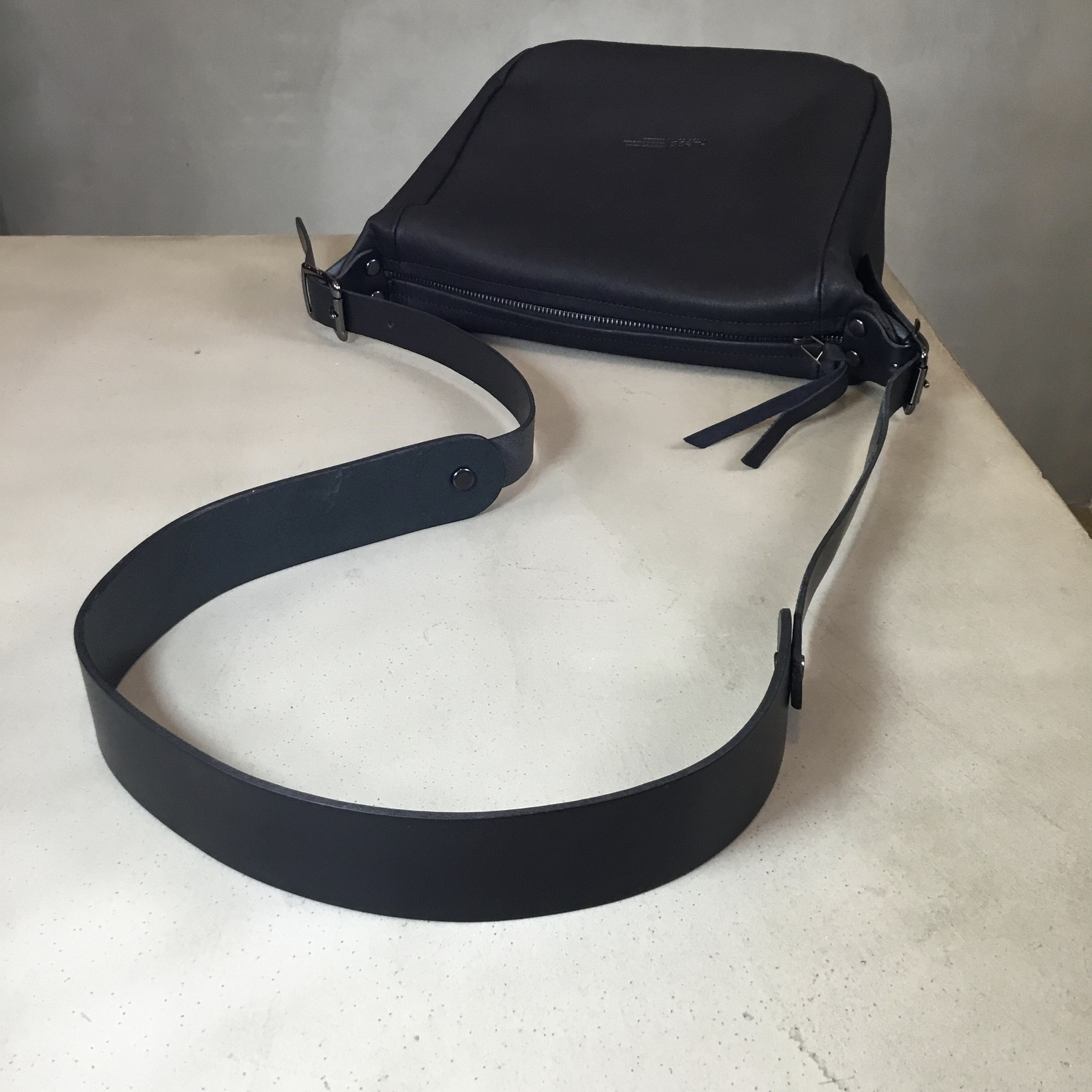 小ぶりな2wayバッグ／ボートショルダー／-LESS