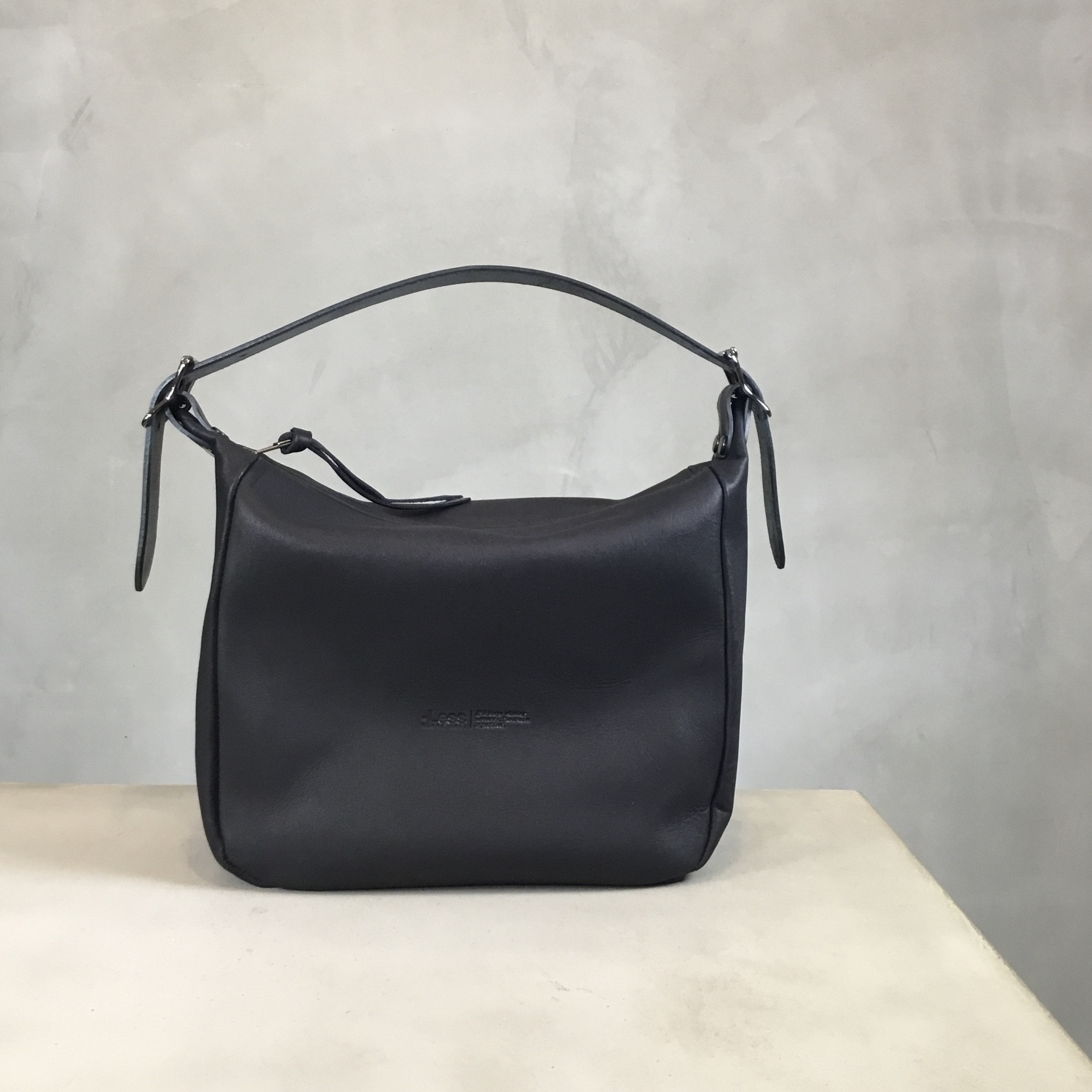 小ぶりな2wayバッグ／ボートショルダー／-LESS