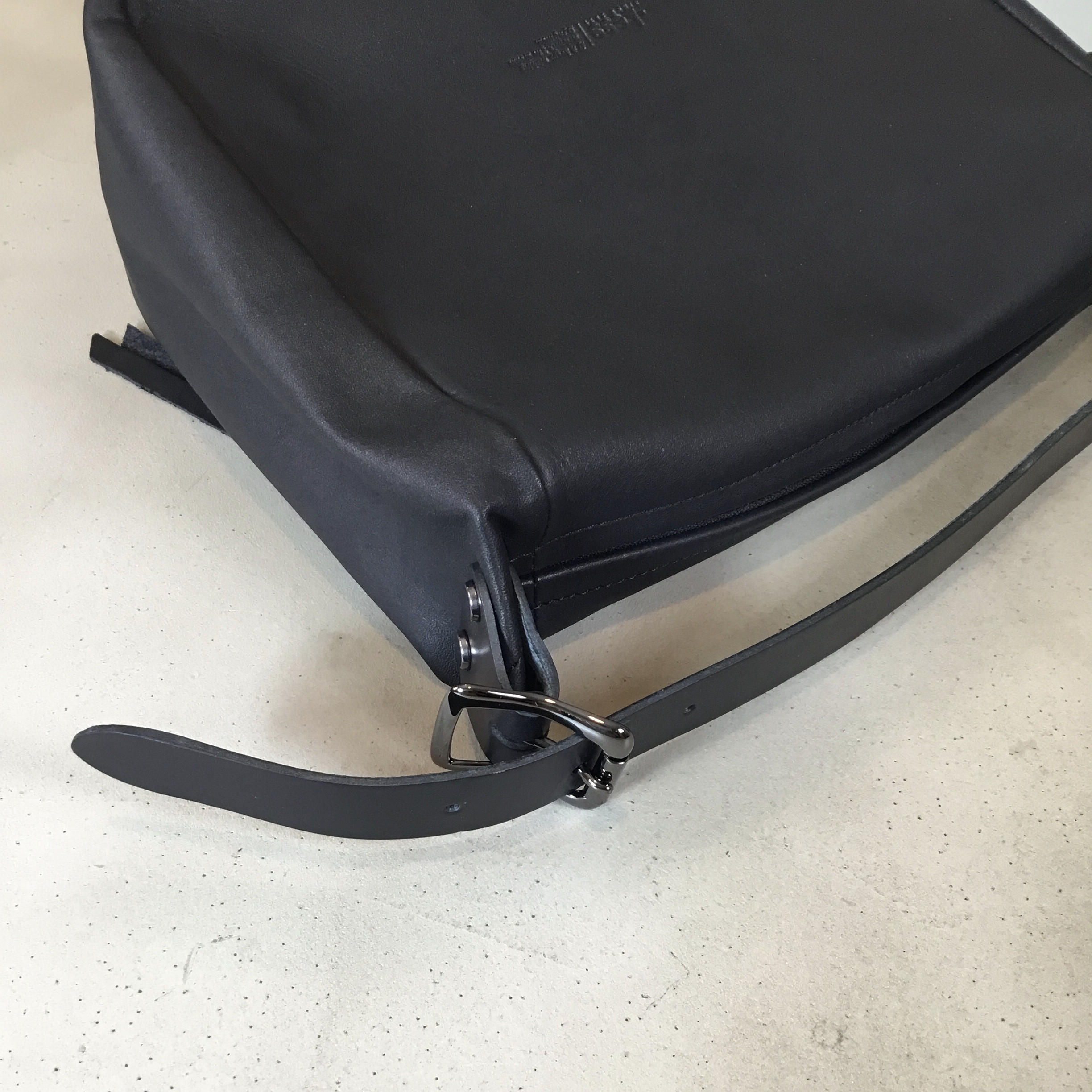 小ぶりな2wayバッグ／ボートショルダー／-LESS