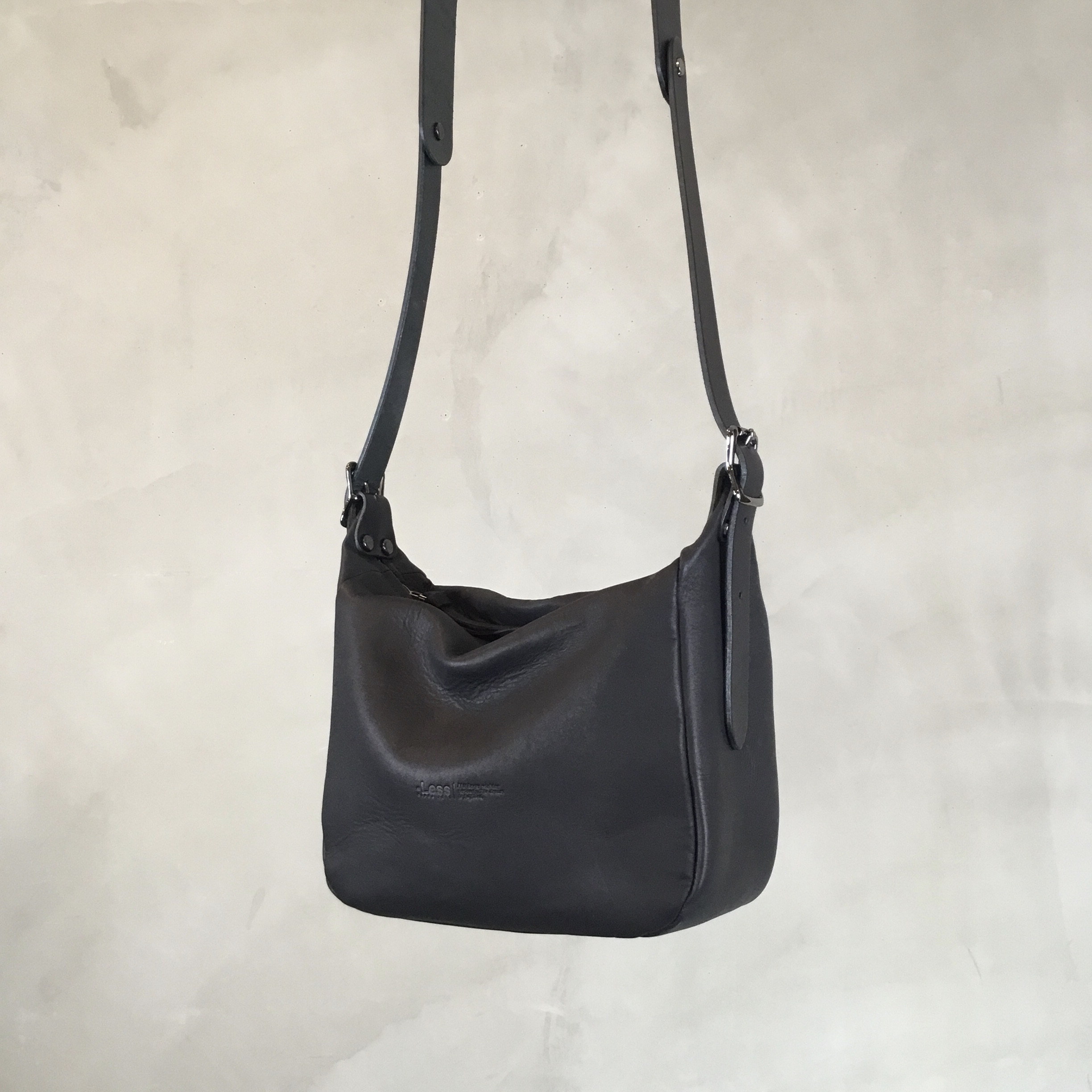 小ぶりな2wayバッグ／ボートショルダー／-LESS