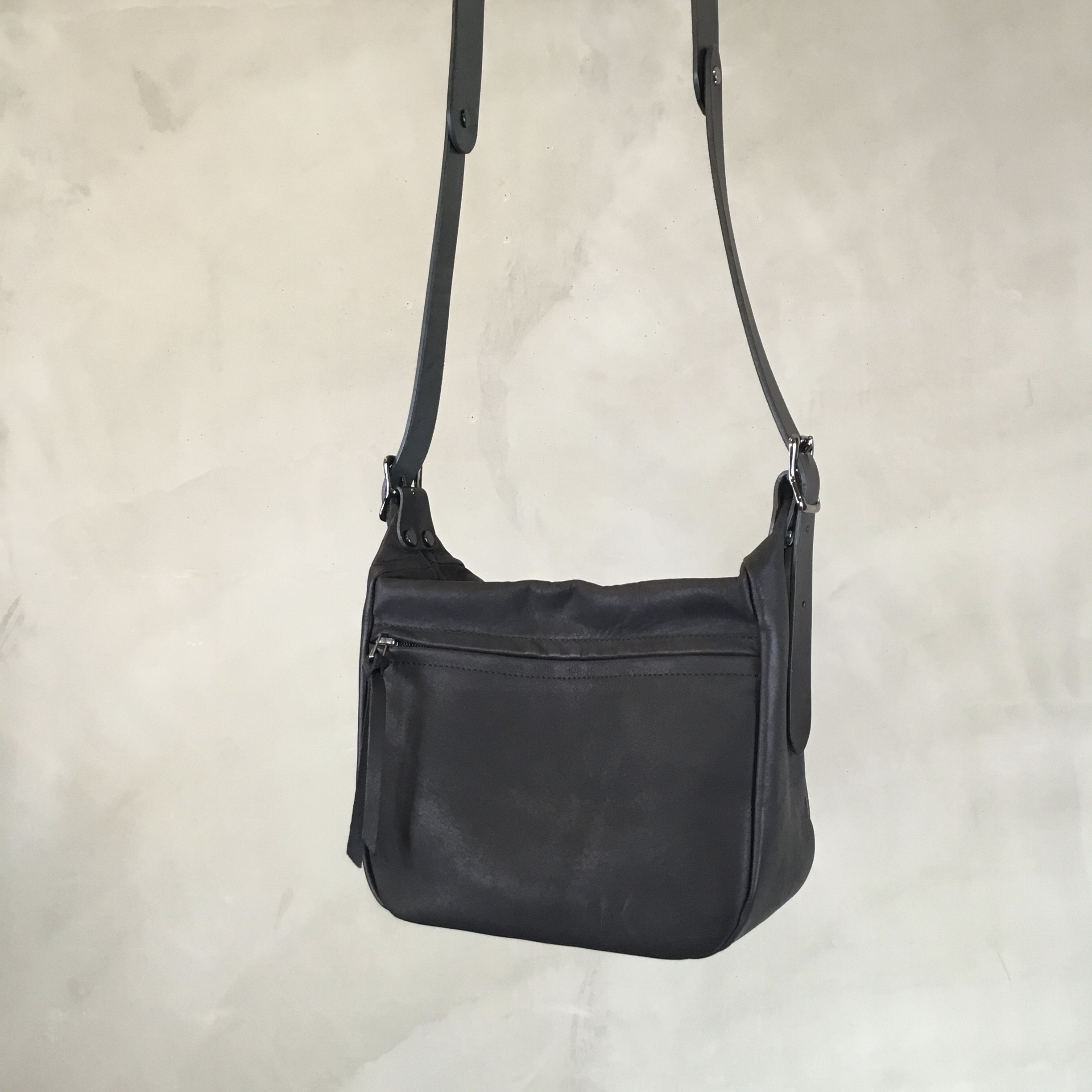 小ぶりな2wayバッグ／ボートショルダー／-LESS