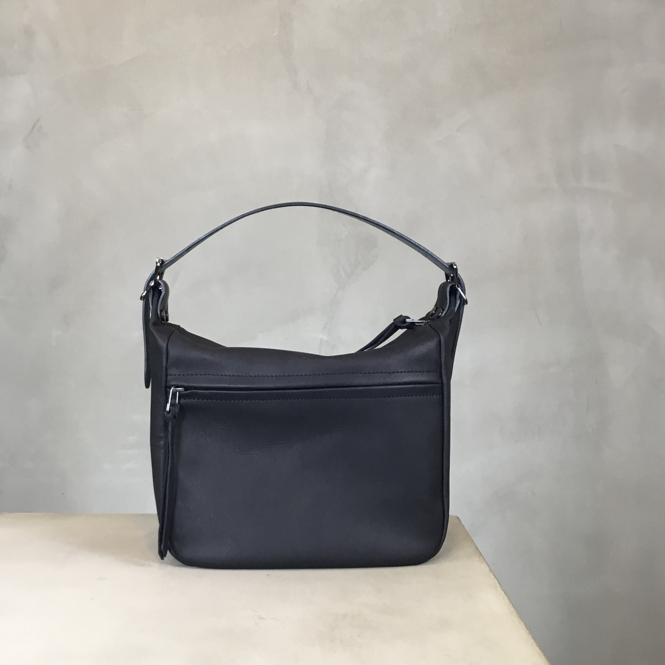 小ぶりな2wayバッグ／ボートショルダー／-LESS