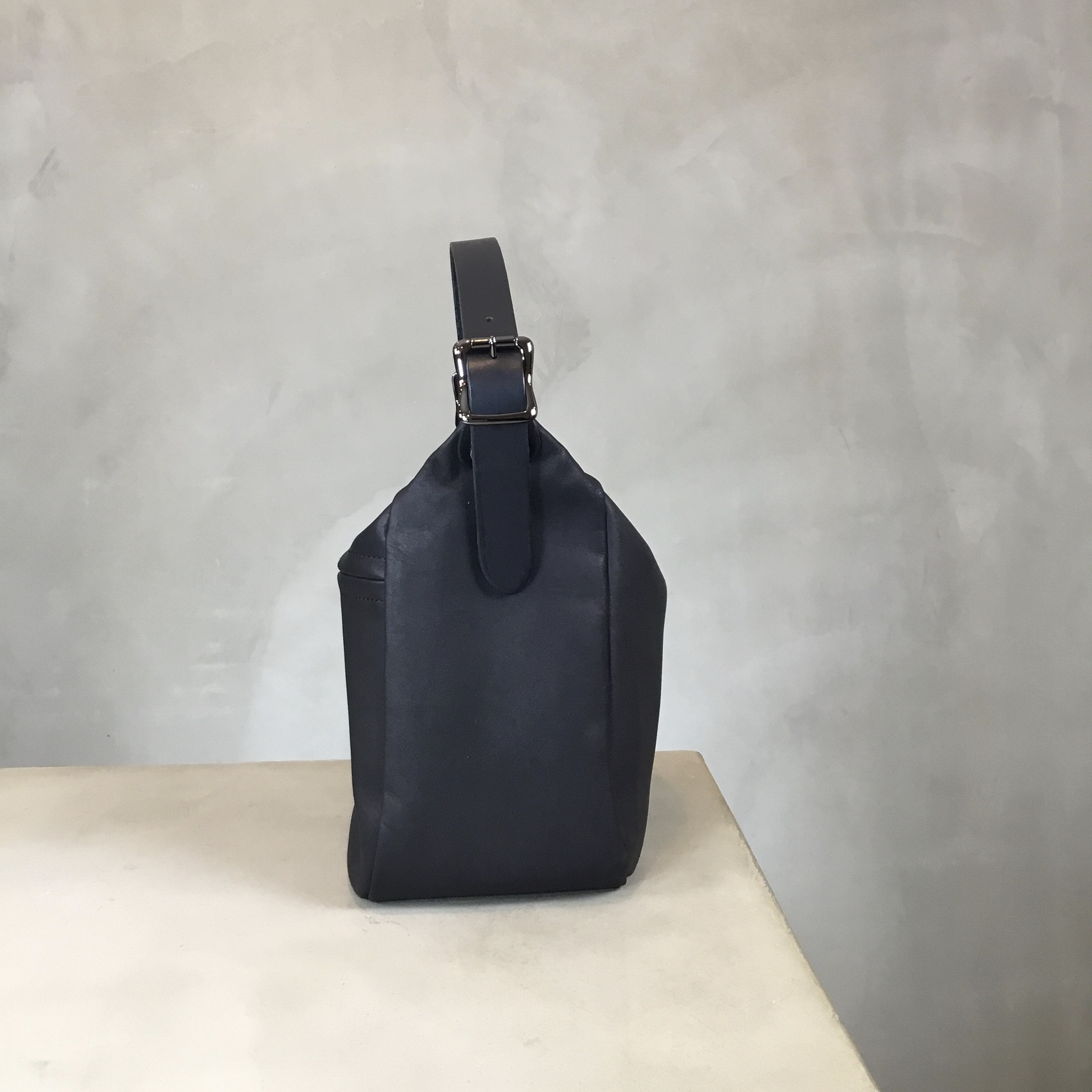 小ぶりな2wayバッグ／ボートショルダー／-LESS