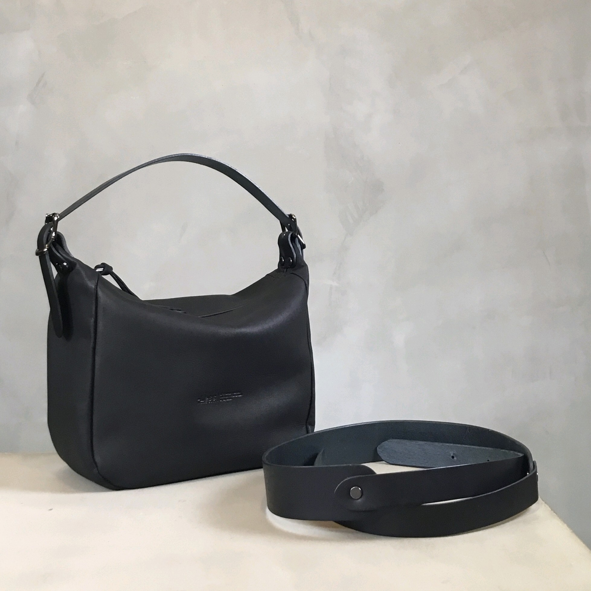 小ぶりな2wayバッグ／ボートショルダー／-LESS