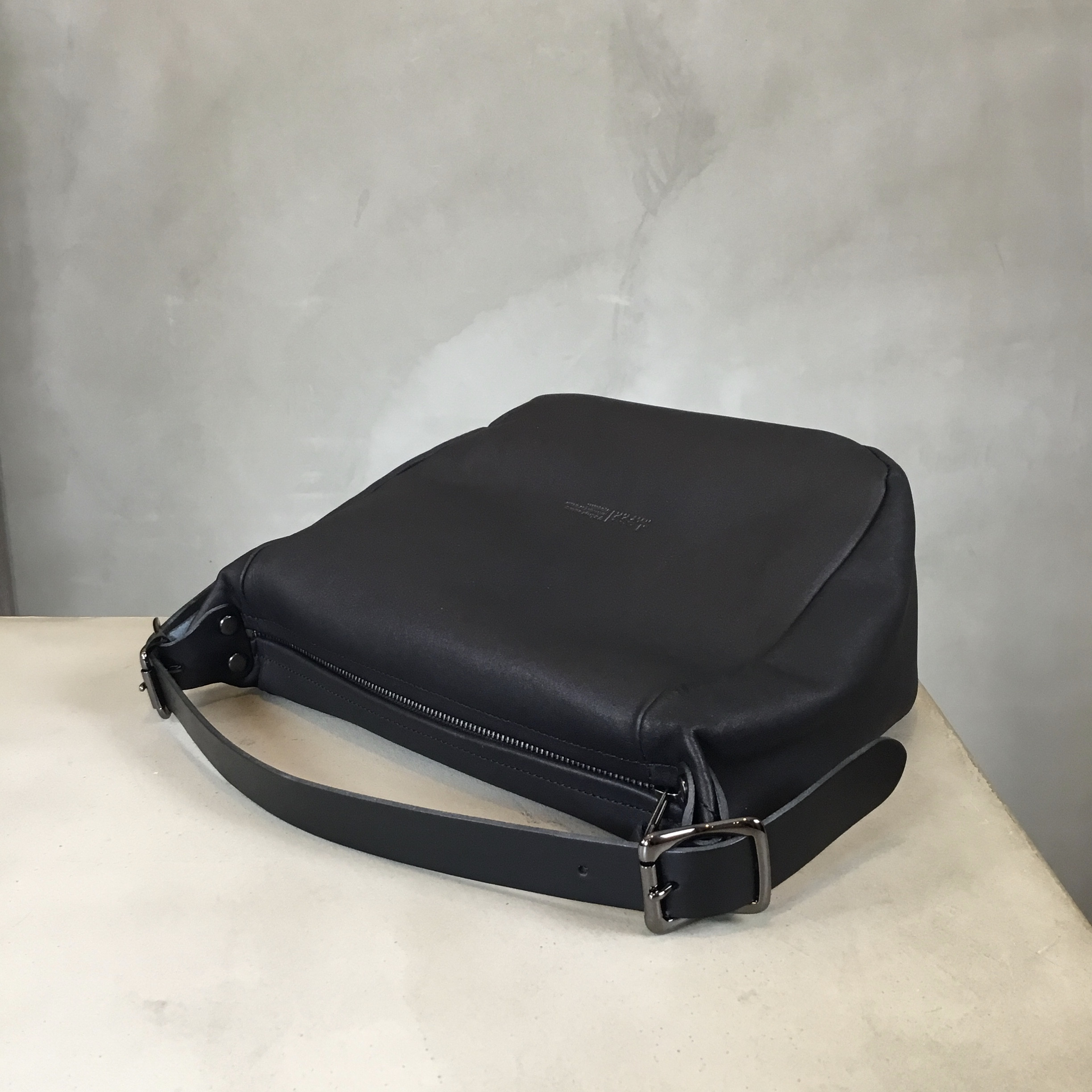 小ぶりな2wayバッグ／ボートショルダー／-LESS