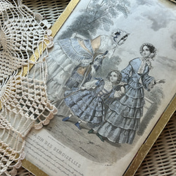 1825年フランスアンティークリトグラフ　フランスアンティーク版画　植物画　大判 フランスアンティーク MAGASIN DES DEMOISELLES リトグラフ モード画