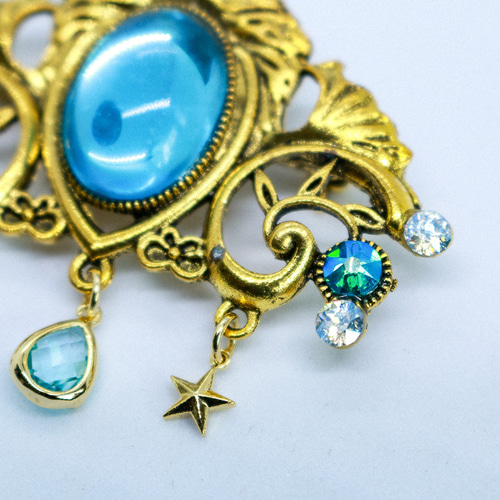 光の余韻】 チェコガラスブローチ クリアスカイブルー ゴールド金具