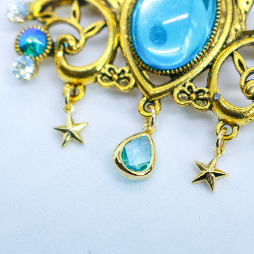 光の余韻】 チェコガラスブローチ クリアスカイブルー ゴールド金具