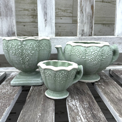 青緑色の陶器製花瓶と多肉植物*3 青緑色の陶器製花瓶と多肉植物*3