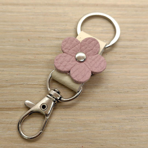 小さい キーホルダー 8cm【くすみピンク花】 革 チャーム レザー