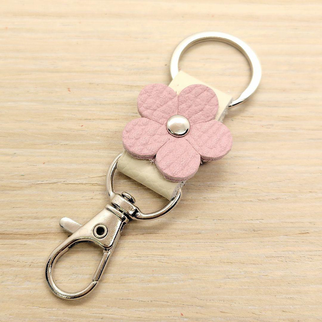 小さい キーホルダー 8cm【くすみピンク花】 革 チャーム レザー