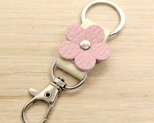 小さい キーホルダー 8cm【くすみピンク花】 革 チャーム レザー