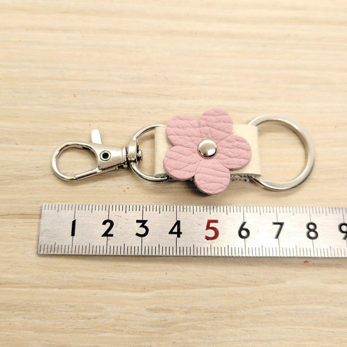 小さい キーホルダー 8cm【くすみピンク花】 革 チャーム レザー