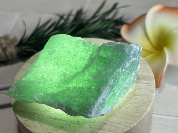 癒しと心身の解放✿*:・ グリーンアベンチュリン 原石 ラフストーン