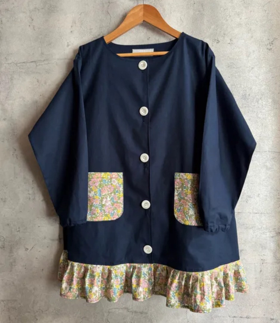 【S-LL】大人 リバティH ラセンビィコットン ネイビー 前ボタン 長袖スモック フリル