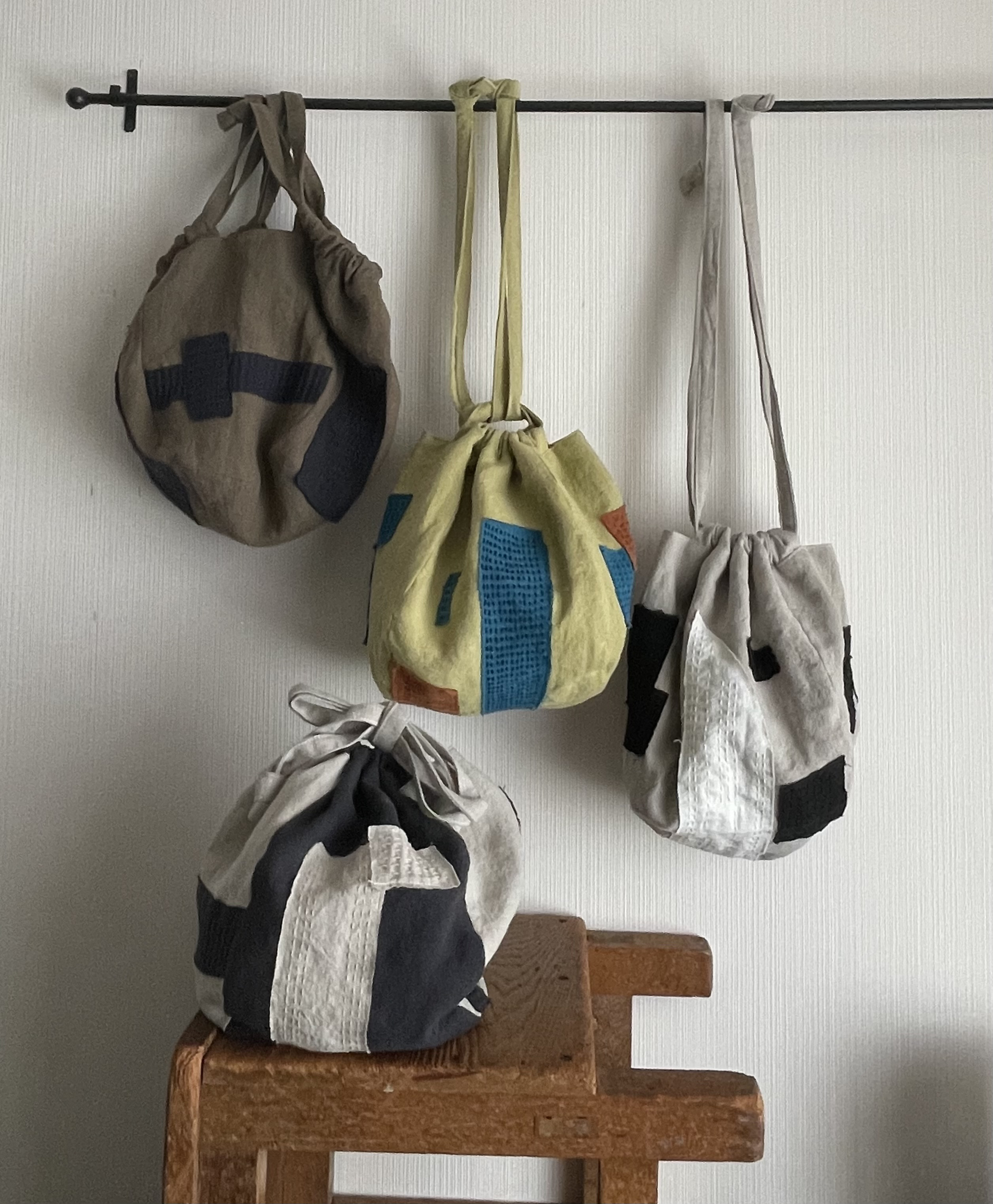 刺し子とハギレのころんと巾着バッグ　こだわりベルギーリネン　モカ