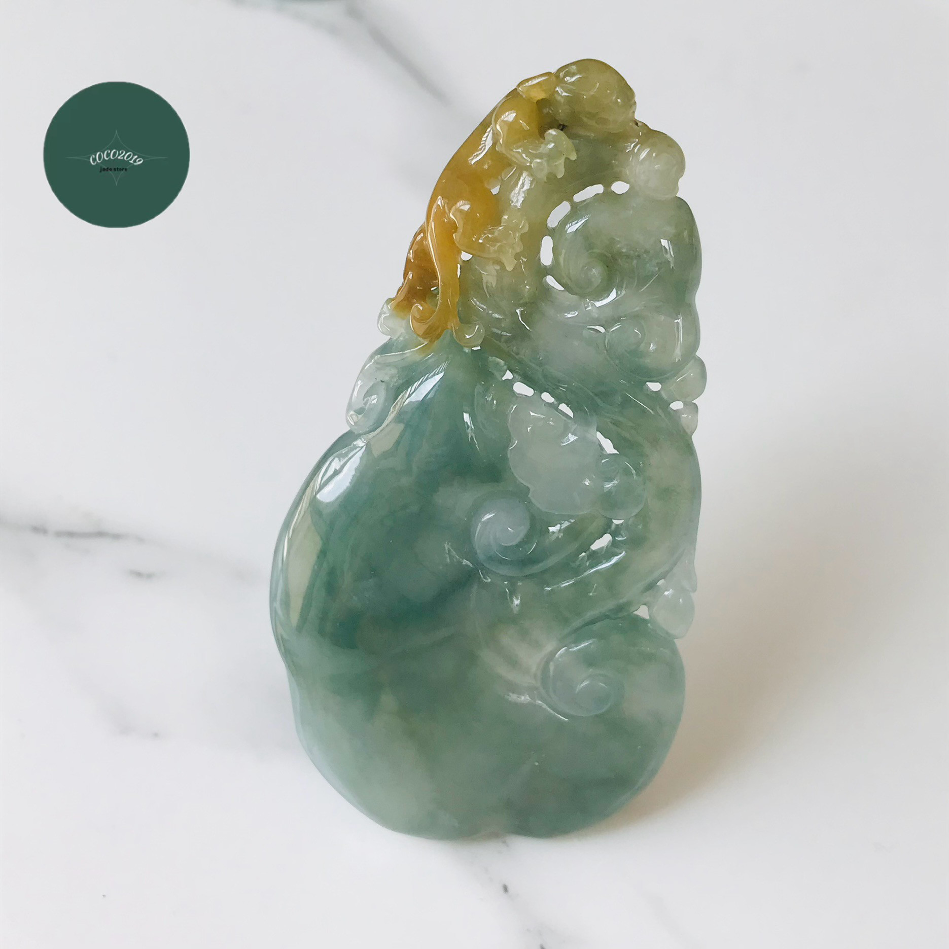 【P2310-001】ジェイド　翡翠　ヒスイ　ミャンマー産　彫刻　カービング　一点もの　ペンダント　コレクション