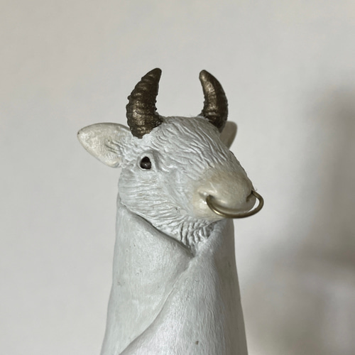 布製の白い牛の置物 白い布を纏った牛 立体・オブジェ TAMA-PUCA 通販 19744603｜Creema