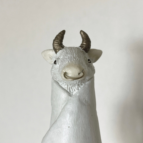 布製の白い牛の置物 白い布を纏った牛 立体・オブジェ TAMA-PUCA 通販 19744603｜Creema