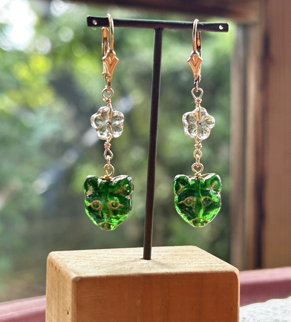 猫と花◇チェコガラスK14GFピアス（K24フック変更可）◇１点限定◇