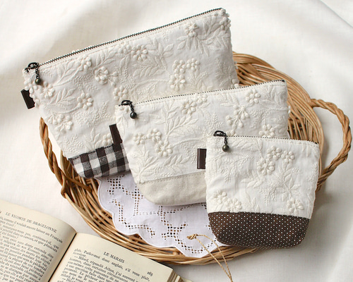 立体刺繍×コットン/リネンのポーチ｜韓国生地のお花刺繍｜アイボリー