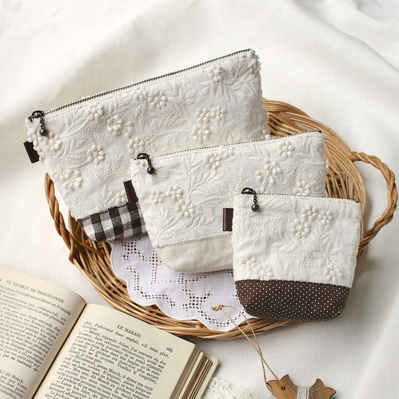立体刺繍×コットン/リネンのポーチ｜韓国生地のお花刺繍｜アイボリー