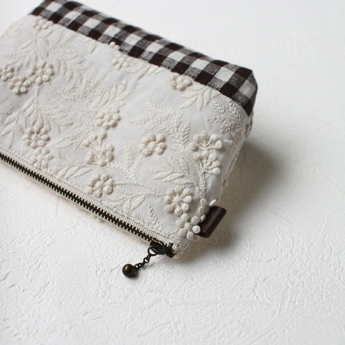 立体刺繍×コットン/リネンのポーチ｜韓国生地のお花刺繍｜アイボリー