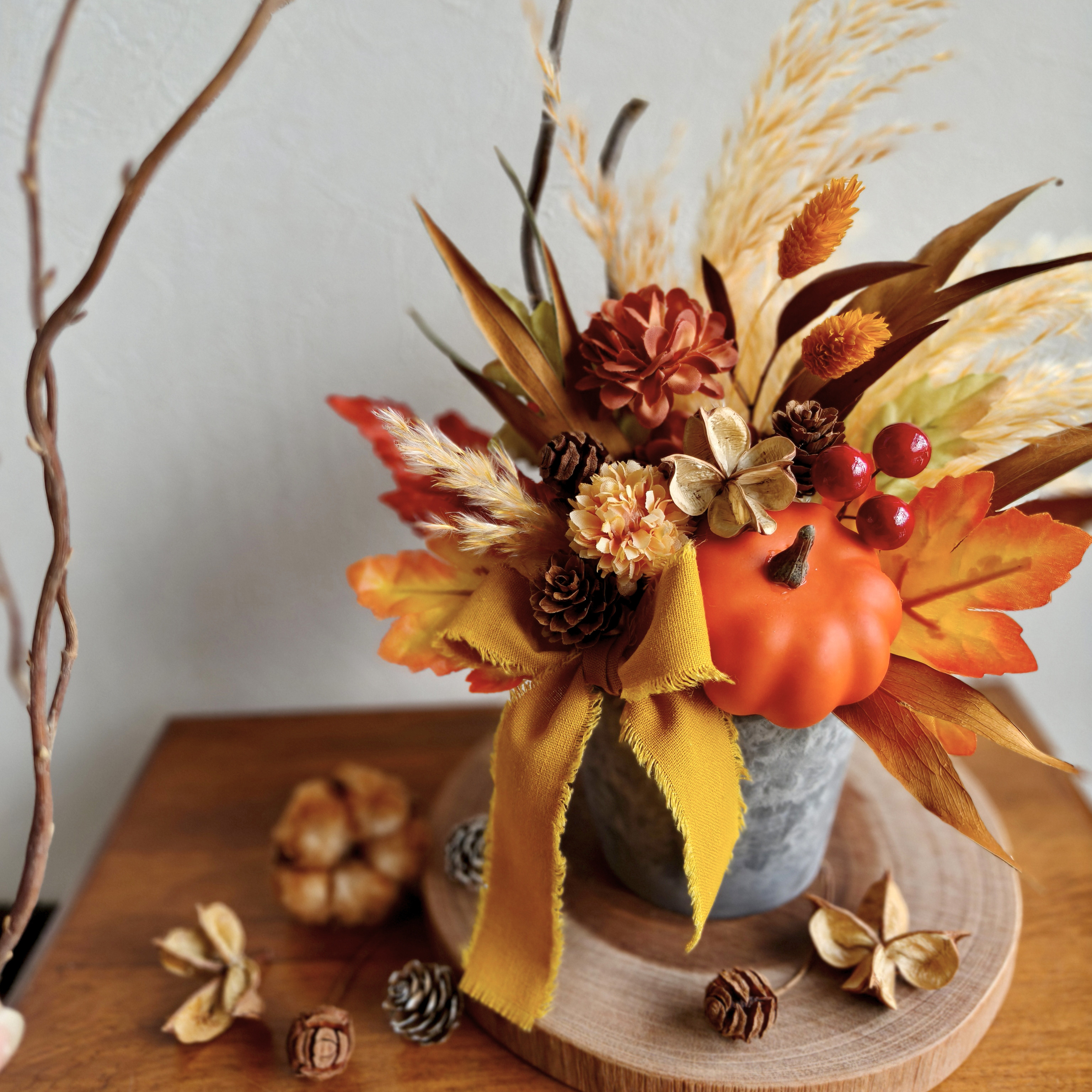 オレンジ＆バーガンディの豪華アレンジメント｜秋冬・ハロウィン・クリスマスに オレンジ＆バーガンディの豪華アレンジメント｜秋冬・ハロウィン