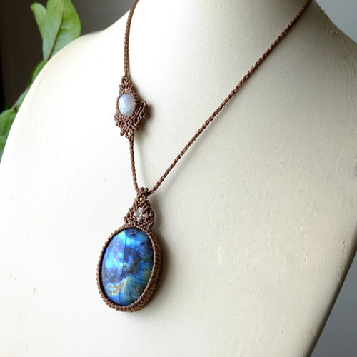 大きめラブラドライト・ムーンストーン 天然石マクラメ編みペンダント