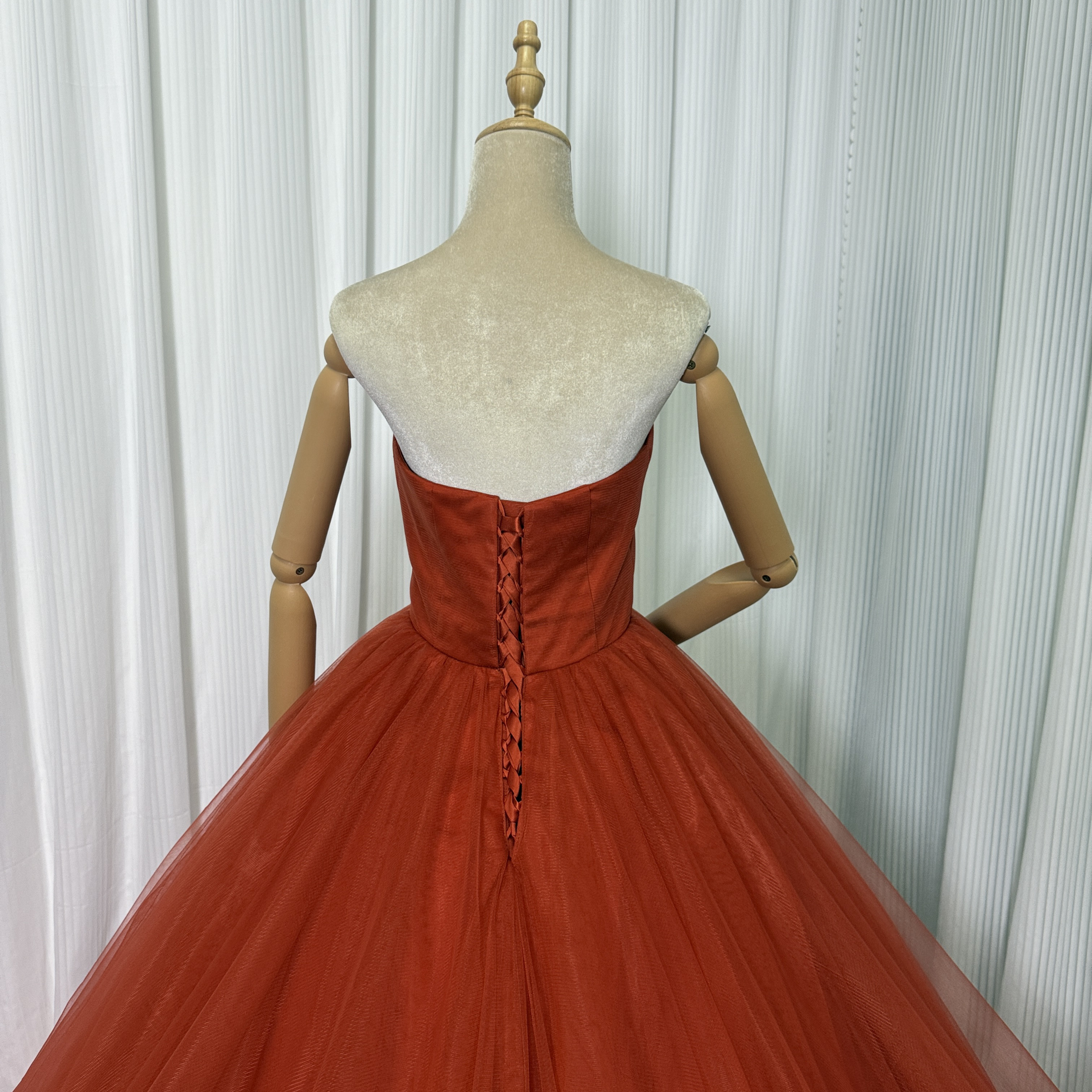 送料無料！カラードレス ビスチェドレス  テラコッタ色 ラッフルフリル プリンセスライン ブライダル 結婚式