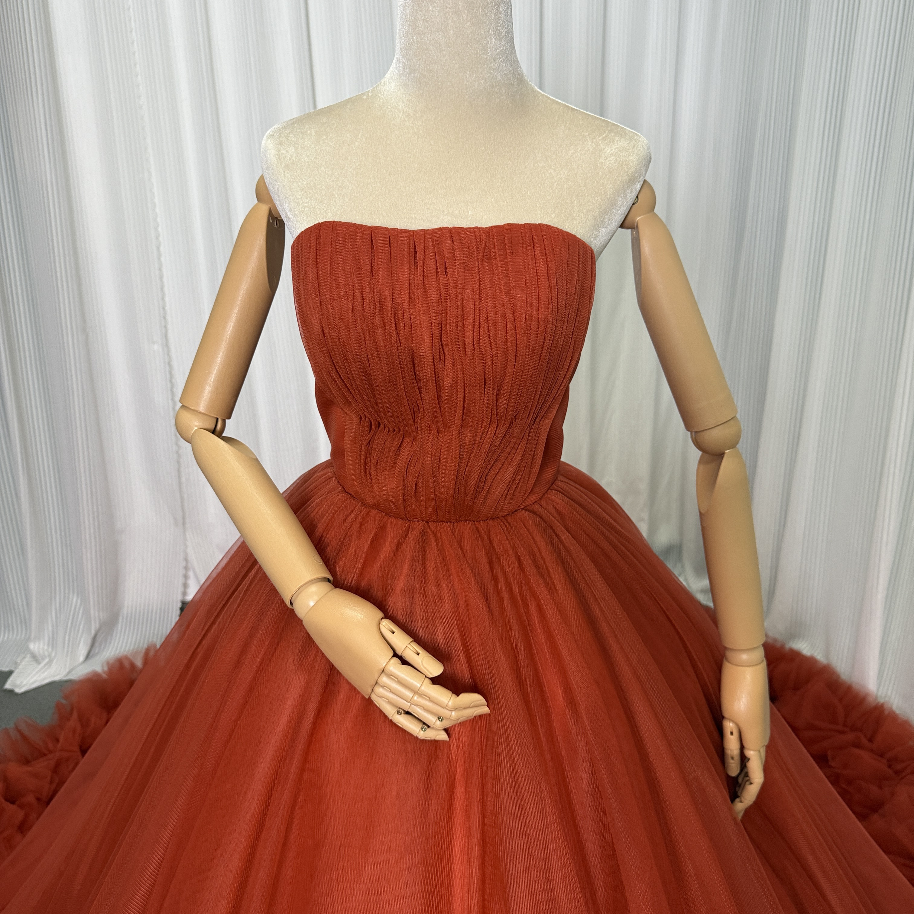 送料無料！カラードレス ビスチェドレス  テラコッタ色 ラッフルフリル プリンセスライン ブライダル 結婚式