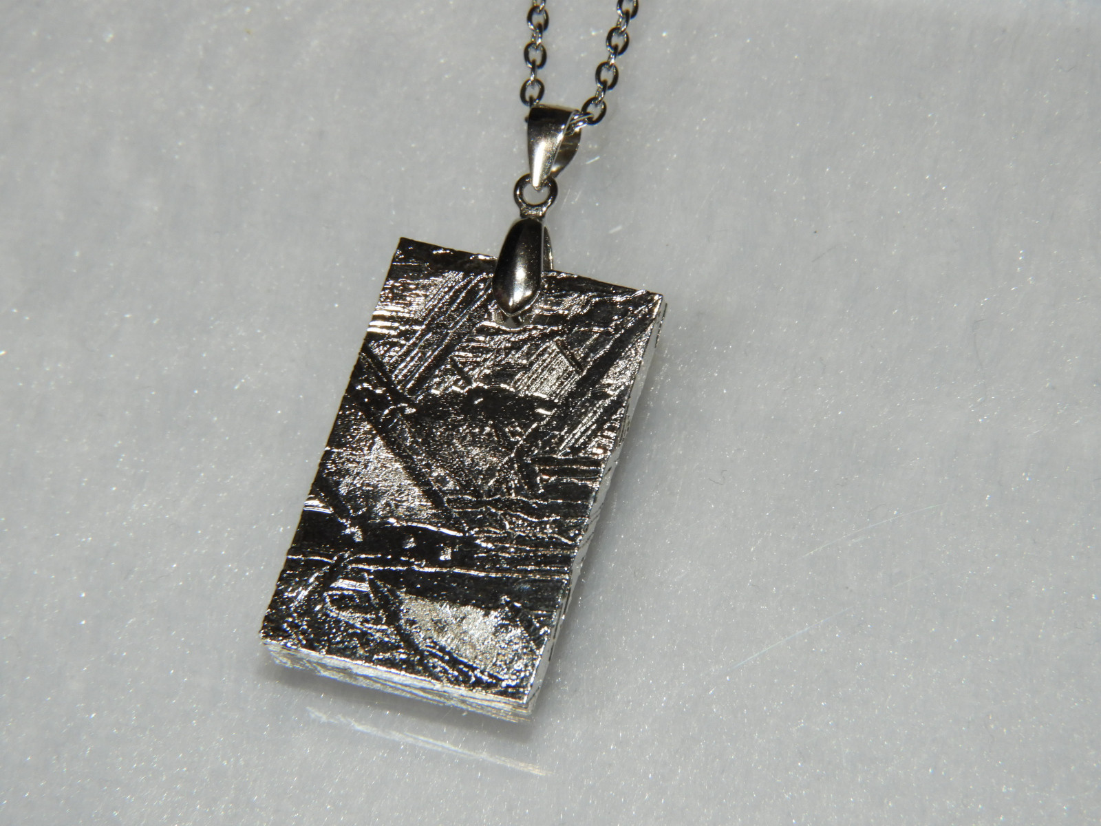 大きめ！宇宙の神秘！貴重なパラサイトの鉄部分から作ったセイムチン隕石ペンダントトップ！ 天然石　６