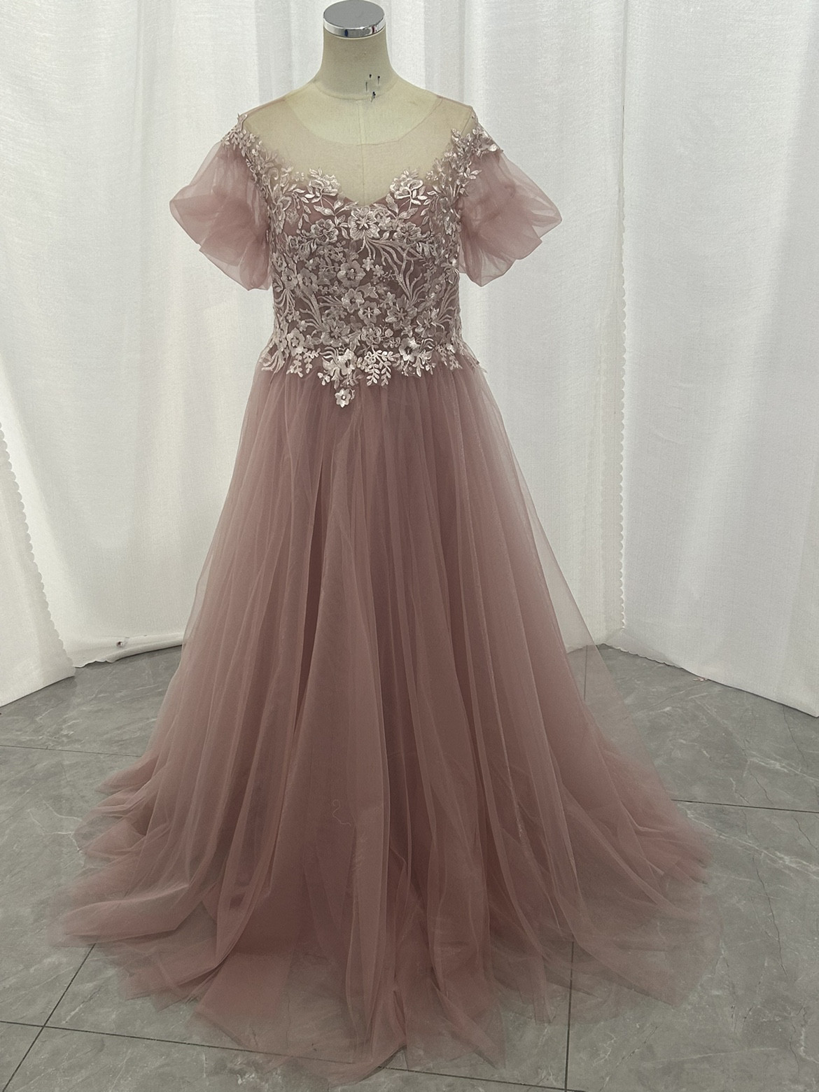 上品    パフスリーブ  カラードレス    魅惑の花レース  ソフトチュール   2次会 花嫁 挙式