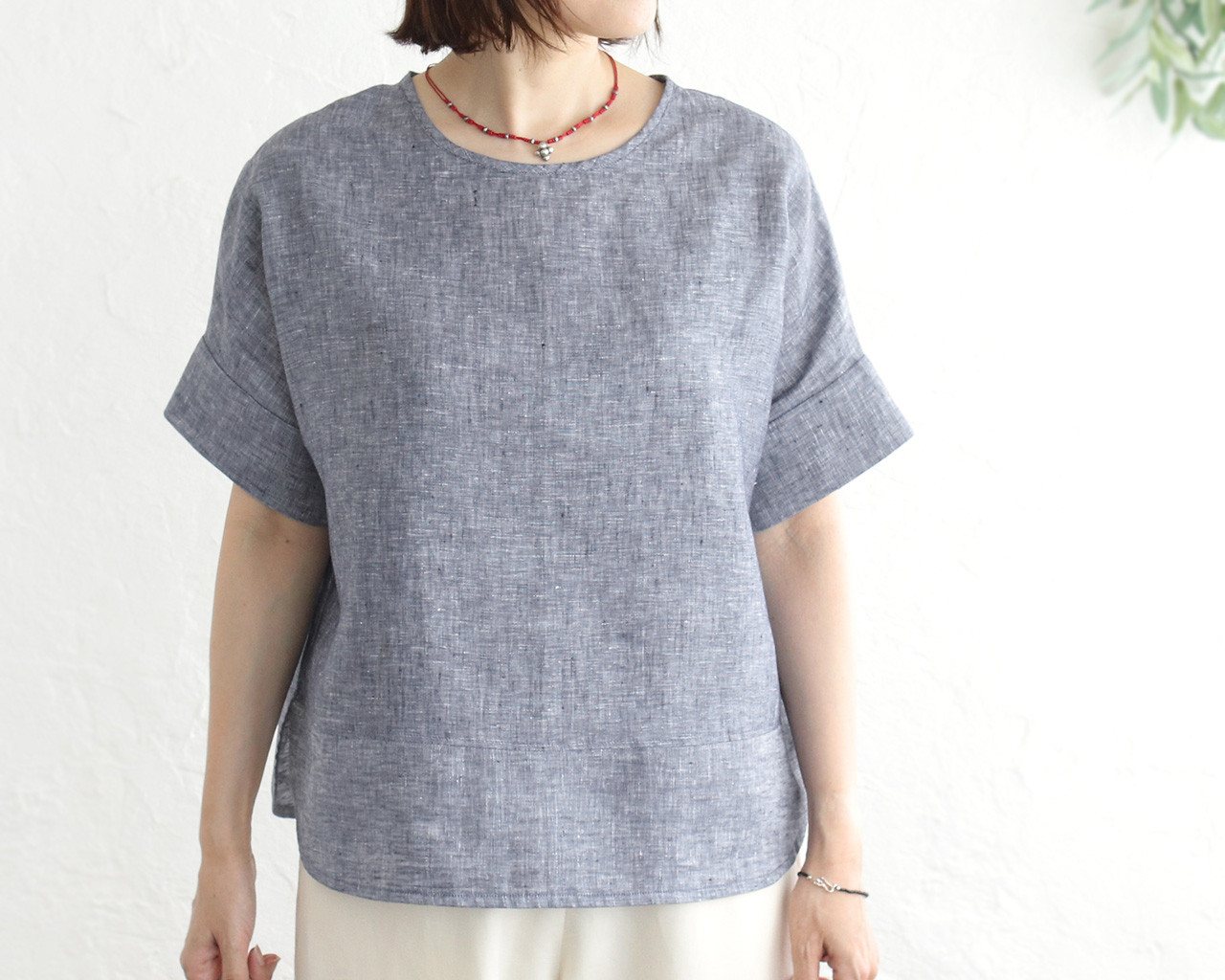 《在庫限り＊特別価格》大人のTシャツに。リネンのワイドプルオーバーブラウス（シャンブレーネイビー）TP34