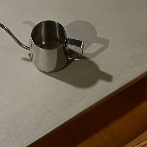 デスク｜ライトグレー｜パソコンデスク｜薄塗りモルタル｜脚タイプ①