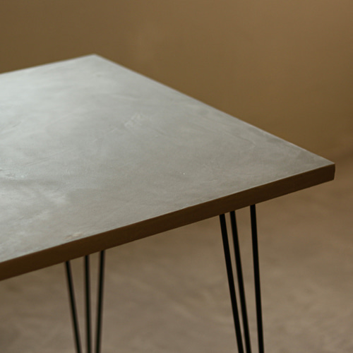 デスク｜ライトグレー｜パソコンデスク｜薄塗りモルタル｜脚タイプ①