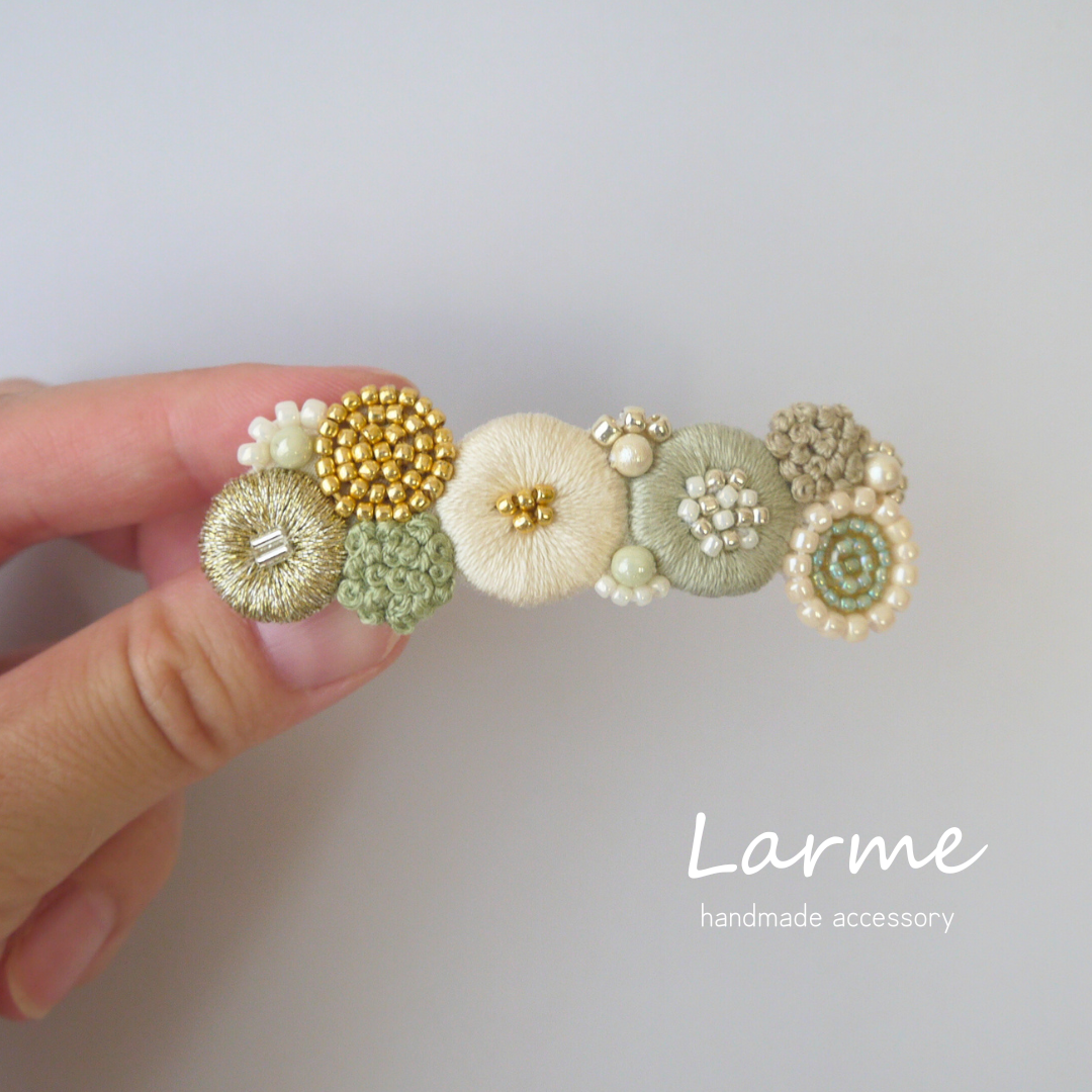 優しいグリーン♡marumaru 刺繍バレッタ