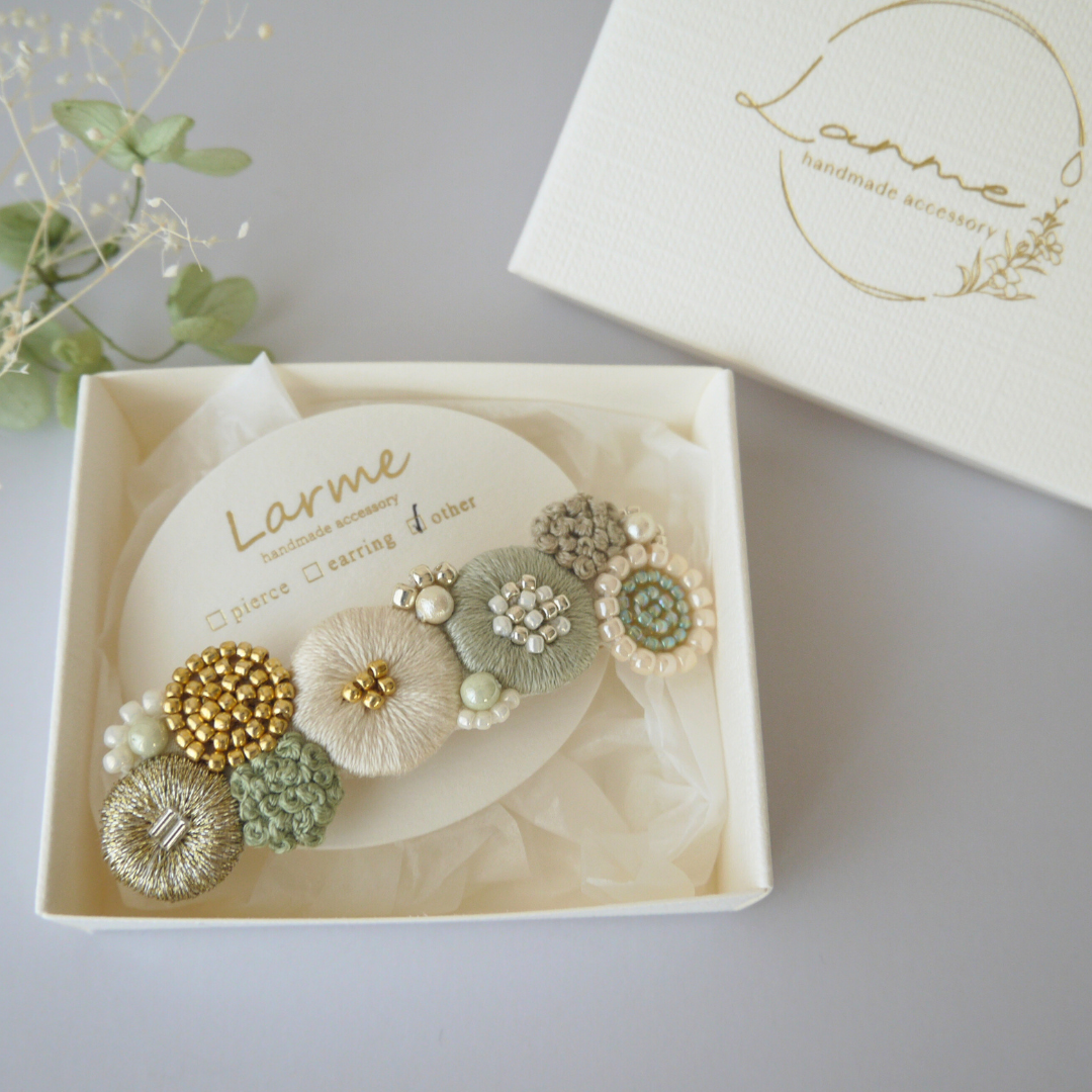 優しいグリーン♡marumaru 刺繍バレッタ