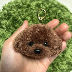 うるうるトイプードル 毛糸キーホルダー レッド ブラウン 濃い茶色