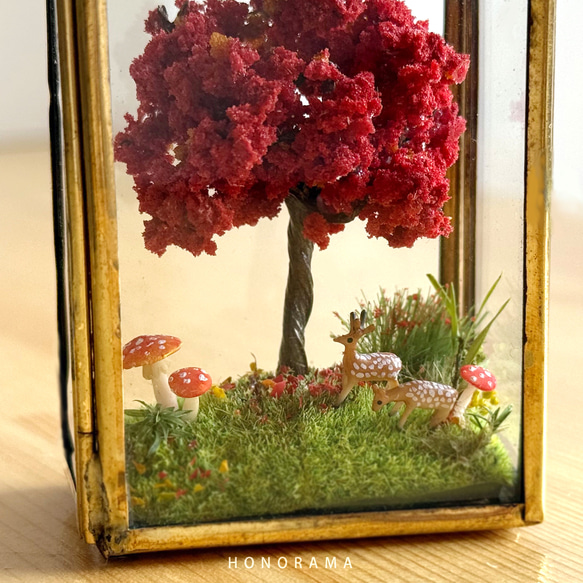 紅葉の木とシカ 真鍮フレーム ミニチュア アート 2枚目の画像