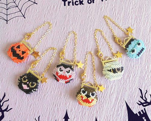 ビーズステッチキット ハロウィンモンスターのがまぐちバッグチャーム