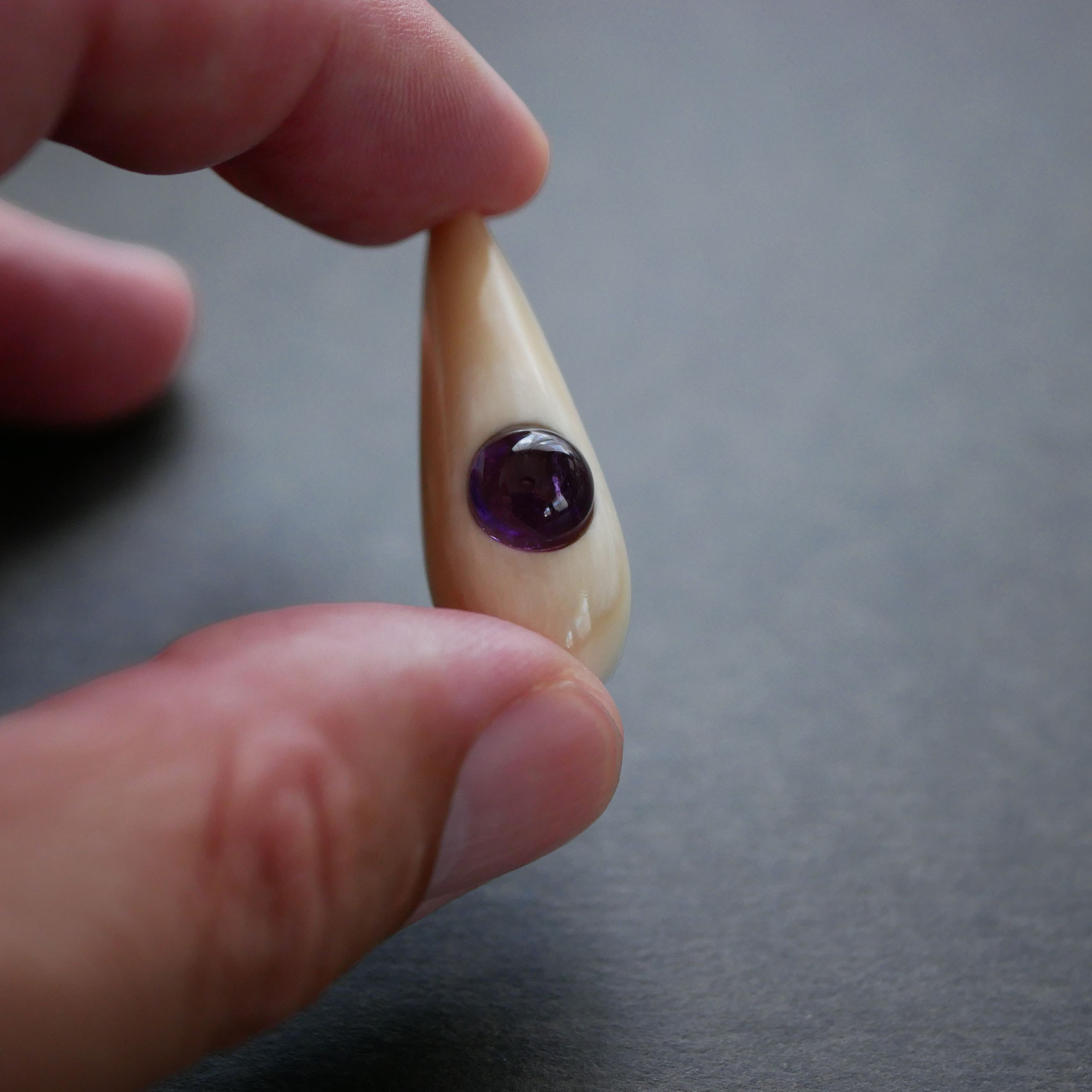 【1点物】クジラ歯×アメジスト×縞黒檀のネックレス