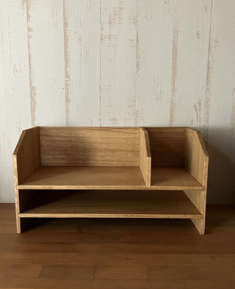 ノートPCもすっきり収まる 手仕事の木の机上マルチラック