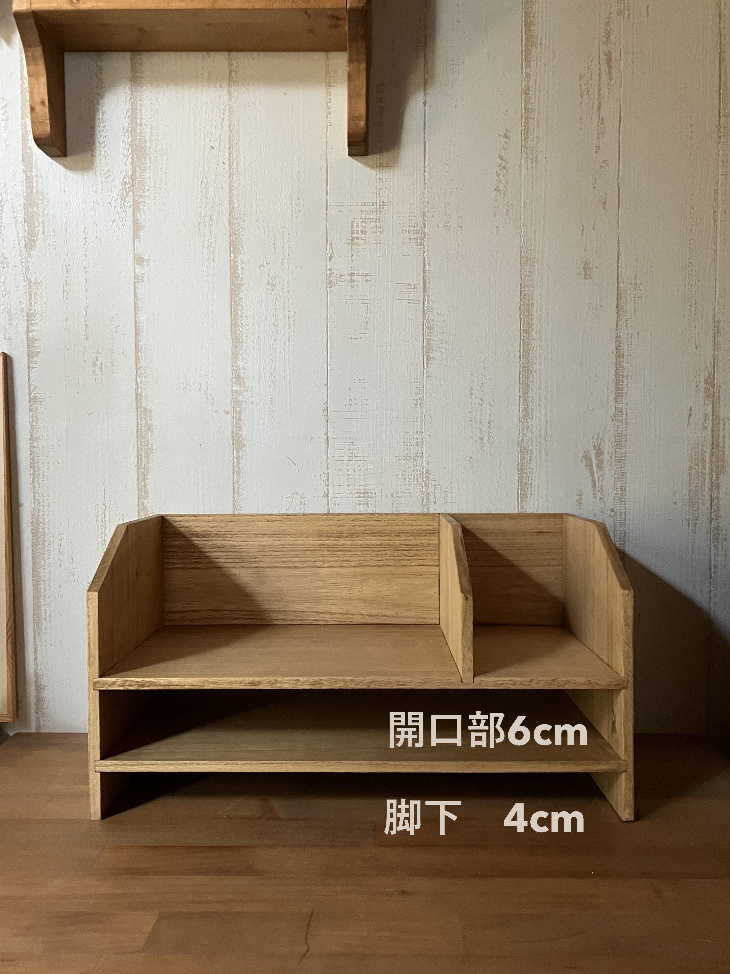 ノートPCもすっきり収まる 手仕事の木の机上マルチラック