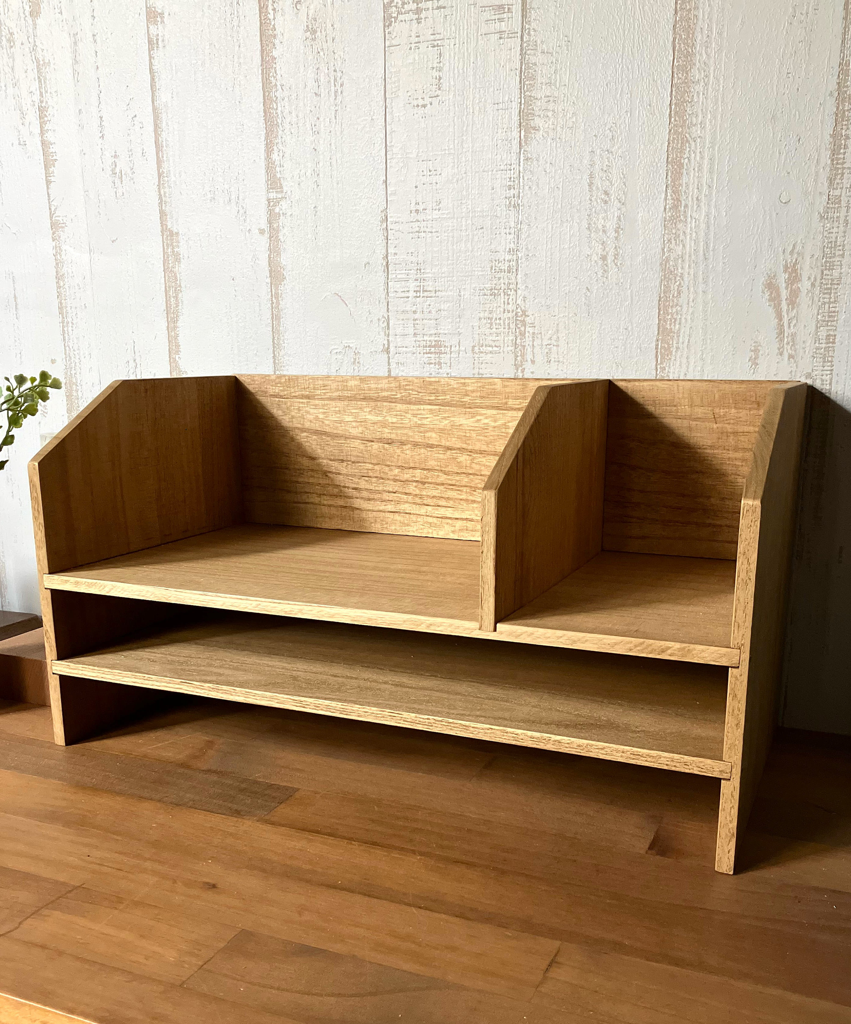 ノートPCもすっきり収まる 手仕事の木の机上マルチラック